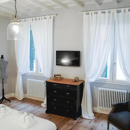 Art Black & White Apartment