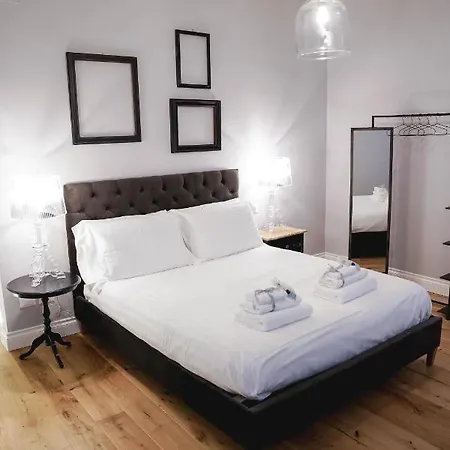Art Black & White Apartment Florence