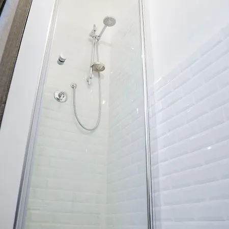 Apartman Art Black & White *